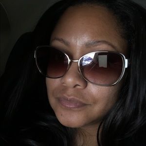 Meet your Posher, Ari